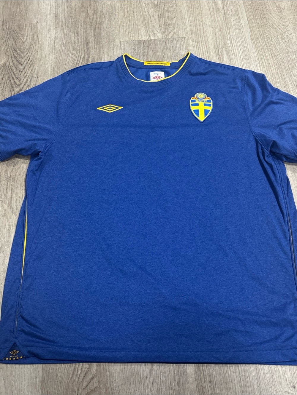 Umbro Mens XXL National Swedish Football Soccer Jersey Svenska